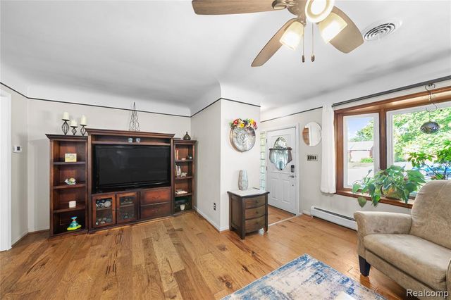 7125 Highview Street, Dearborn Heights, MI 48127