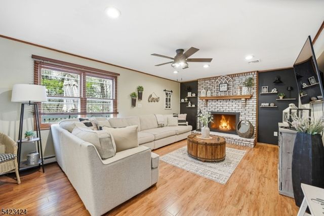 6 Robin Dr, Jefferson Twp., NJ 07438