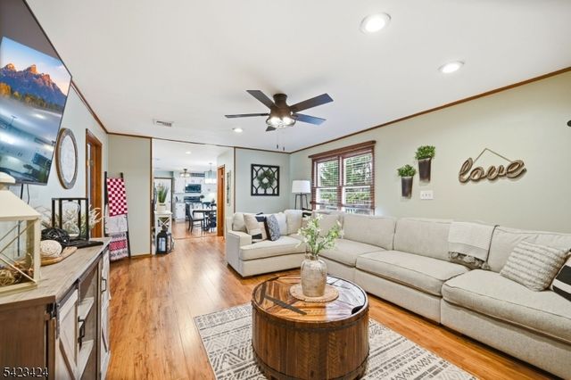 6 Robin Dr, Jefferson Twp., NJ 07438