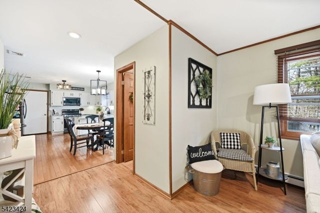 6 Robin Dr, Jefferson Twp., NJ 07438