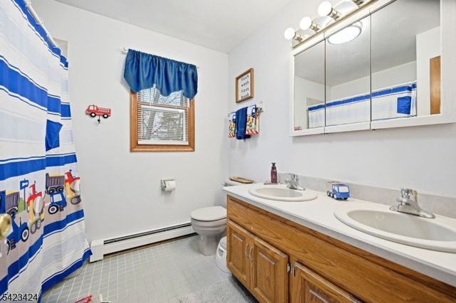 6 Robin Dr, Jefferson Twp., NJ 07438