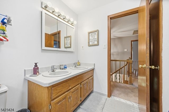 6 Robin Dr, Jefferson Twp., NJ 07438