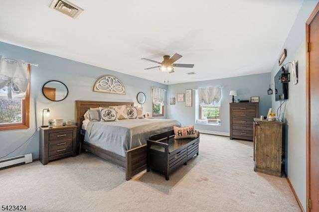 6 Robin Dr, Jefferson Twp., NJ 07438