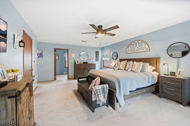 6 Robin Dr, Jefferson Twp., NJ 07438