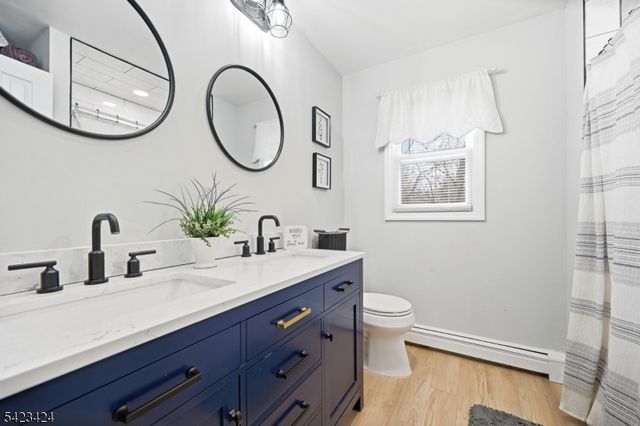 6 Robin Dr, Jefferson Twp., NJ 07438