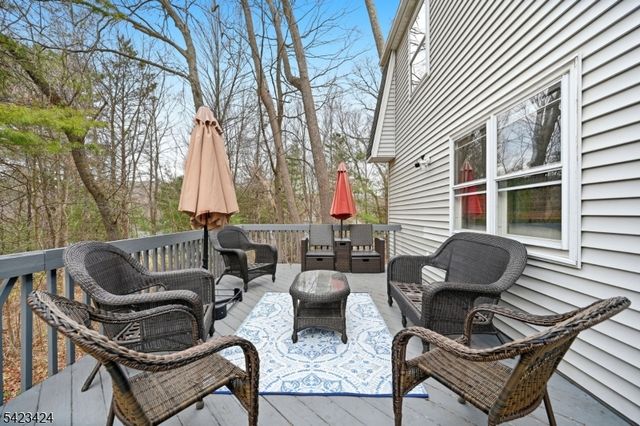 6 Robin Dr, Jefferson Twp., NJ 07438