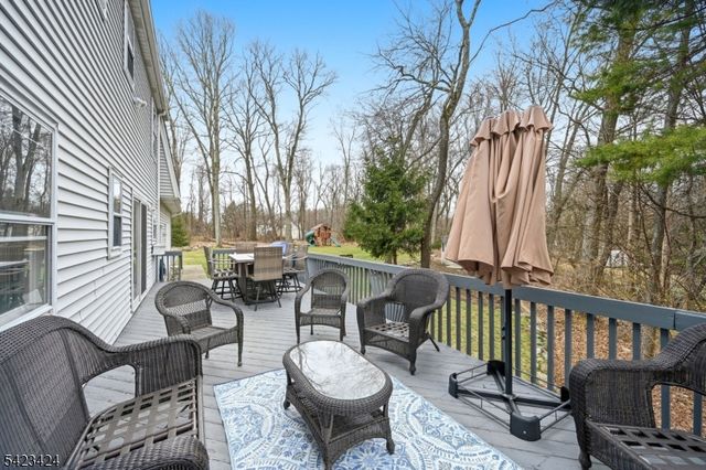 6 Robin Dr, Jefferson Twp., NJ 07438