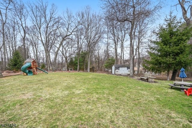 6 Robin Dr, Jefferson Twp., NJ 07438