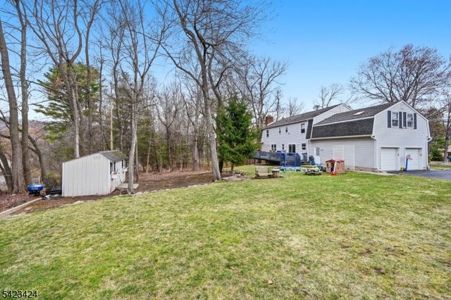 6 Robin Dr, Jefferson Twp., NJ 07438