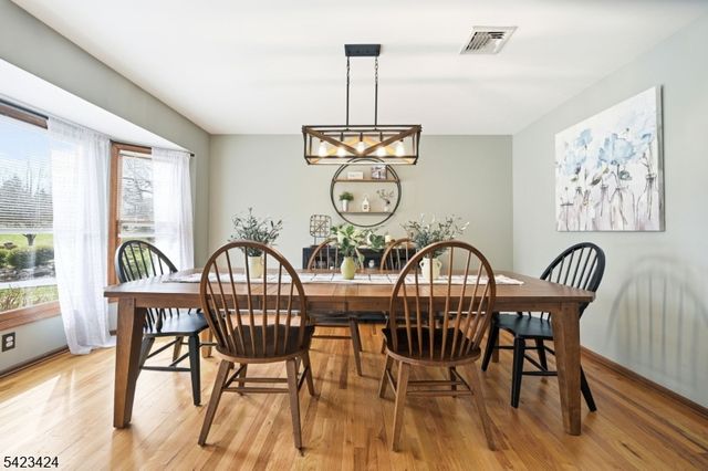 6 Robin Dr, Jefferson Twp., NJ 07438