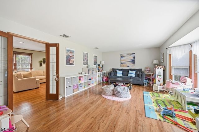 6 Robin Dr, Jefferson Twp., NJ 07438