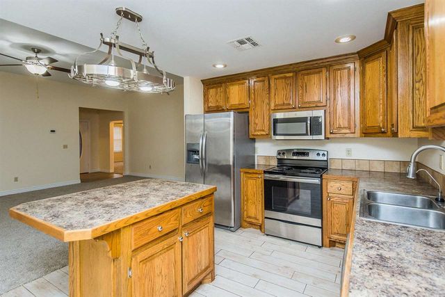 830 NW Hilltop Dr, Lawton, OK 73507