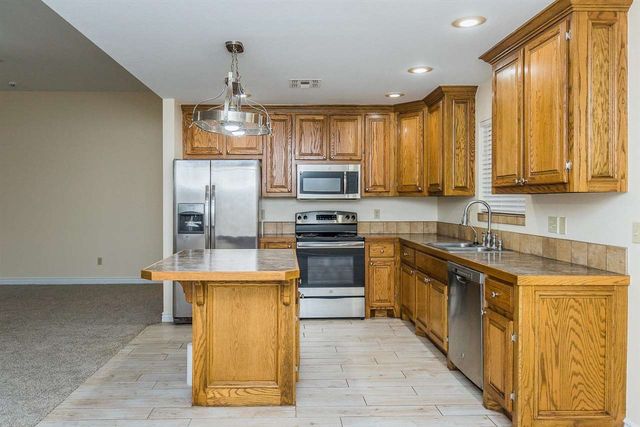 830 NW Hilltop Dr, Lawton, OK 73507