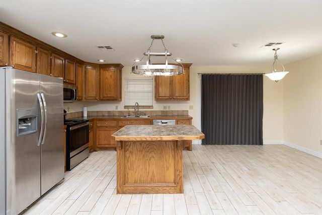 830 NW Hilltop Dr, Lawton, OK 73507