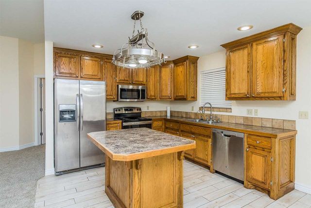 830 NW Hilltop Dr, Lawton, OK 73507