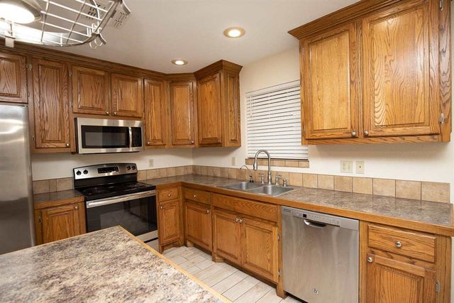 830 NW Hilltop Dr, Lawton, OK 73507