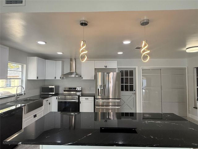 6728 ISLANDER LANE, Tampa, FL 33615