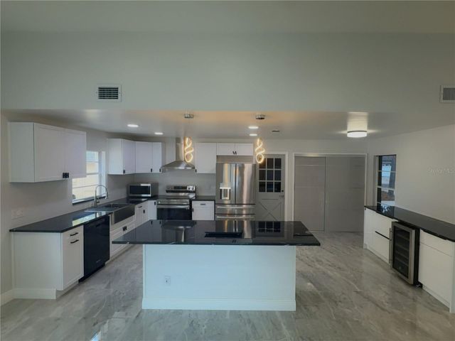 6728 ISLANDER LANE, Tampa, FL 33615