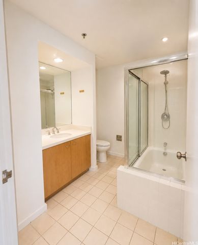 1 Keahole Place 2505, Honolulu, HI 96825