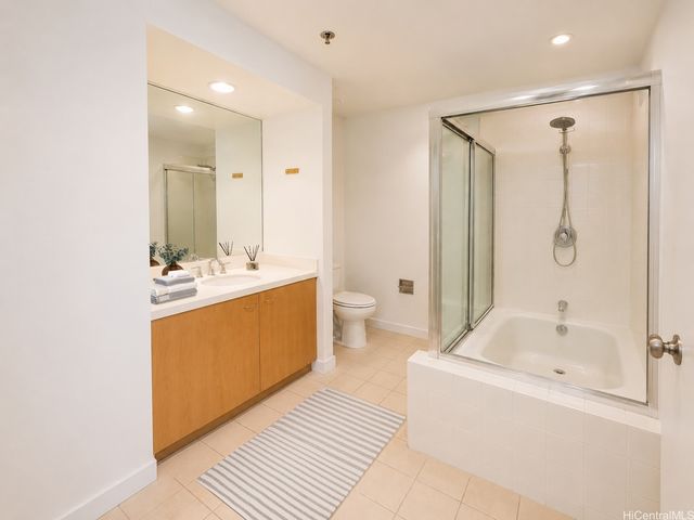 1 Keahole Place 2505, Honolulu, HI 96825
