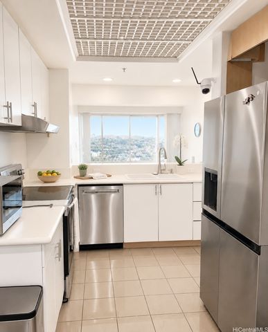1 Keahole Place 2505, Honolulu, HI 96825