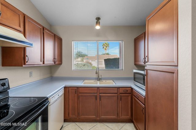 9820 N Moon Canyon Place, Tucson, AZ 85742