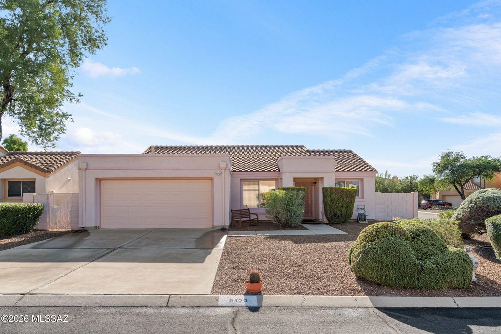 9820 N Moon Canyon Place, Tucson, AZ 85742