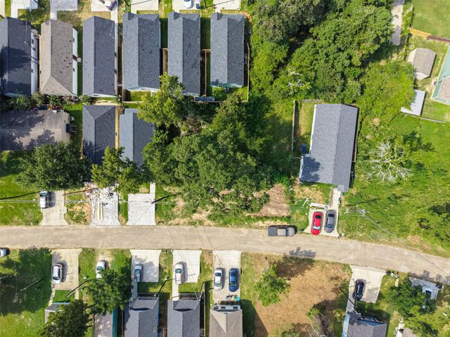 16708 E Ivanhoe, Montgomery, TX 77316