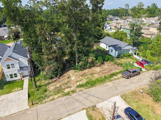 16708 E Ivanhoe, Montgomery, TX 77316