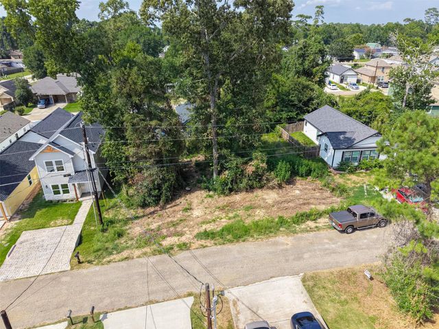 16708 E Ivanhoe, Montgomery, TX 77316