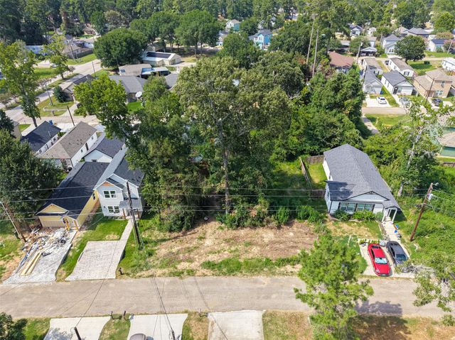 16708 E Ivanhoe, Montgomery, TX 77316