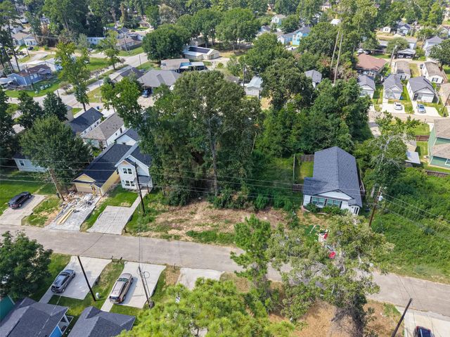 16708 E Ivanhoe, Montgomery, TX 77316