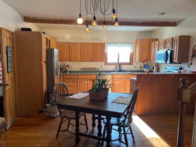 15 Hiram St, Acushnet, MA 02743