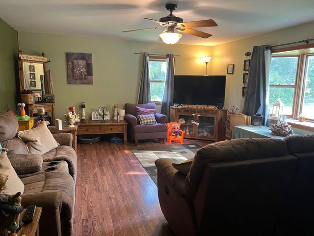 15 Hiram St, Acushnet, MA 02743