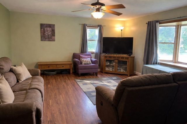 15 Hiram St, Acushnet, MA 02743