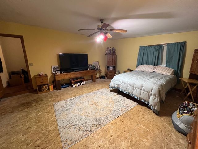 15 Hiram St, Acushnet, MA 02743