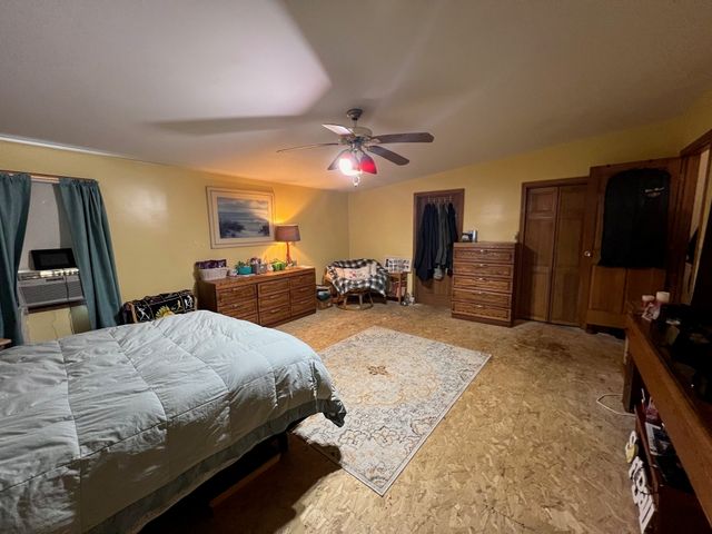 15 Hiram St, Acushnet, MA 02743