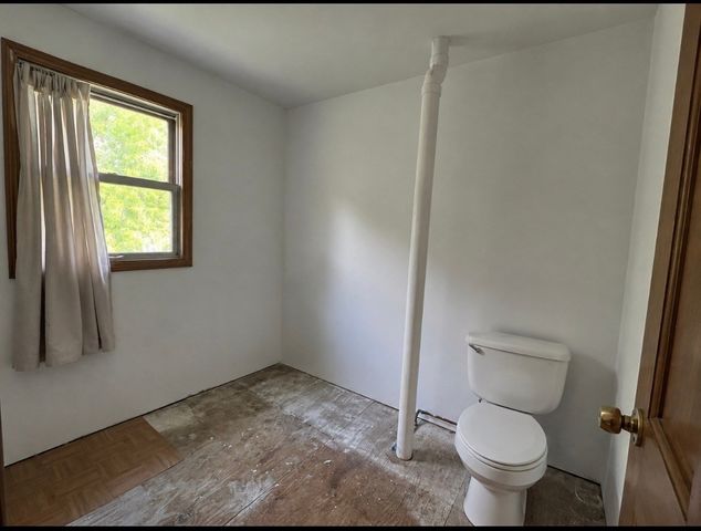 15 Hiram St, Acushnet, MA 02743
