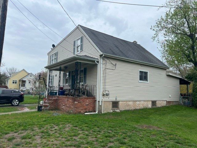 15 Hiram St, Acushnet, MA 02743