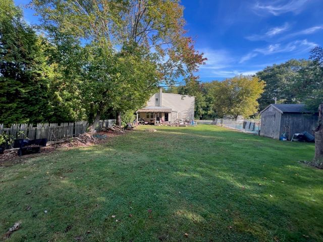 15 Hiram St, Acushnet, MA 02743