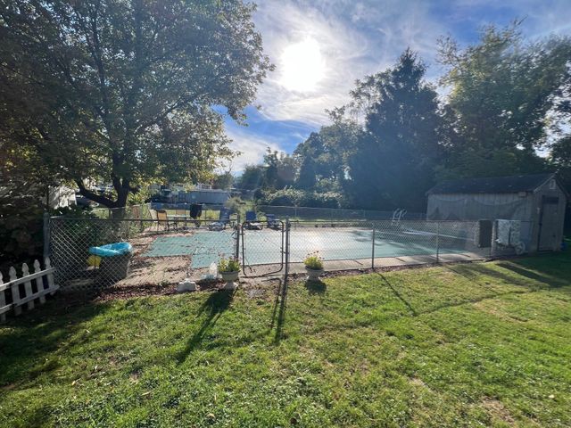 15 Hiram St, Acushnet, MA 02743