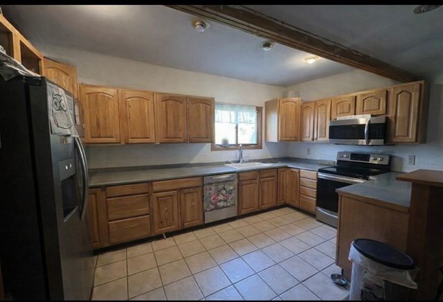 15 Hiram St, Acushnet, MA 02743
