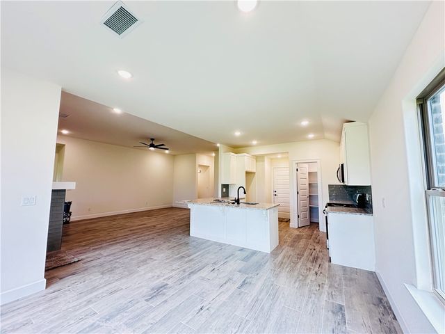 6400 NW Zella Street, Bentonville, AR 72713