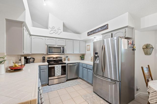 3684 Phillip Avenue, Clovis, CA 93612