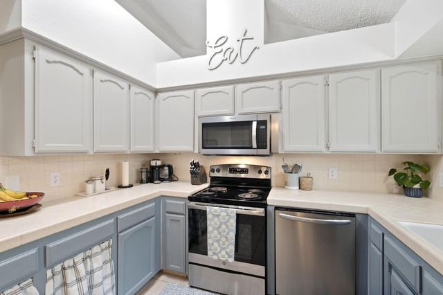 3684 Phillip Avenue, Clovis, CA 93612