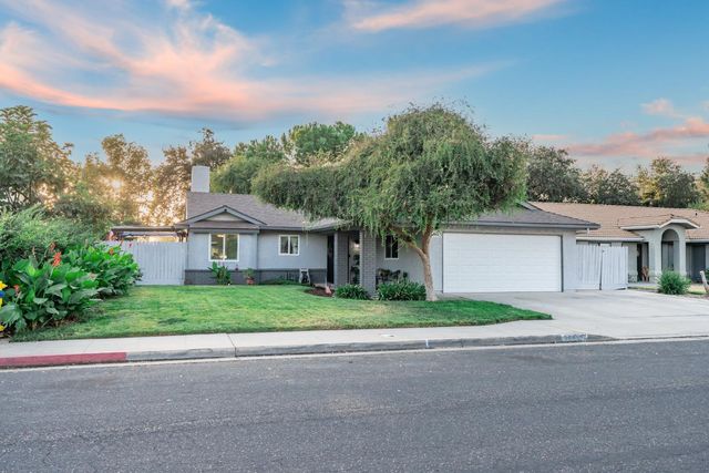 3684 Phillip Avenue, Clovis, CA 93612