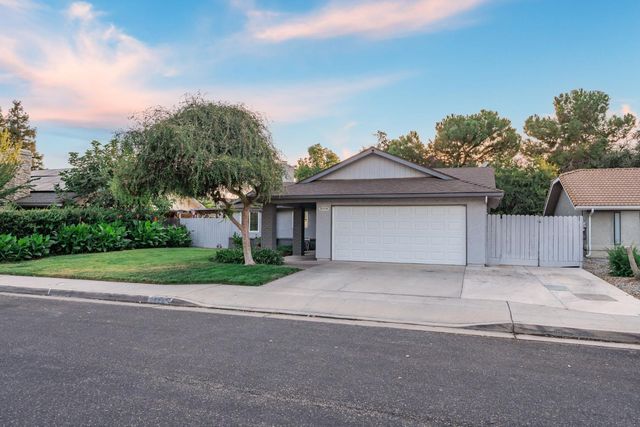 3684 Phillip Avenue, Clovis, CA 93612