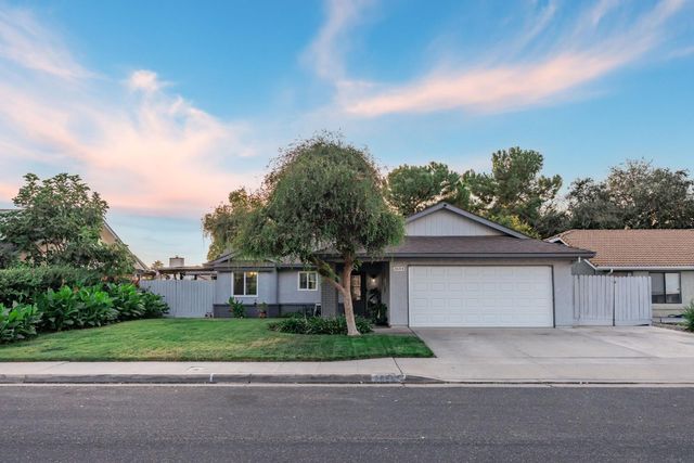 3684 Phillip Avenue, Clovis, CA 93612