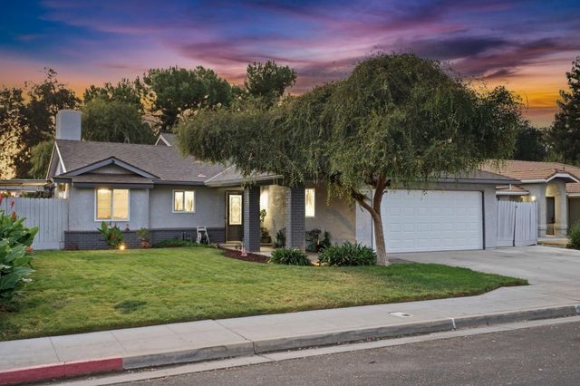 3684 Phillip Avenue, Clovis, CA 93612