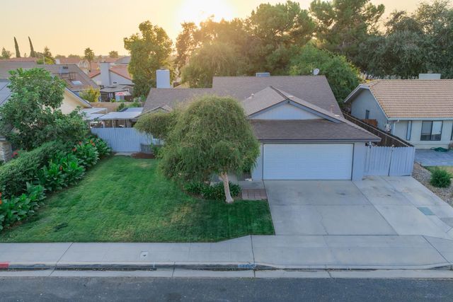 3684 Phillip Avenue, Clovis, CA 93612